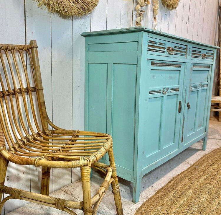 Parisian calypso buffet, patinated blue of the sea