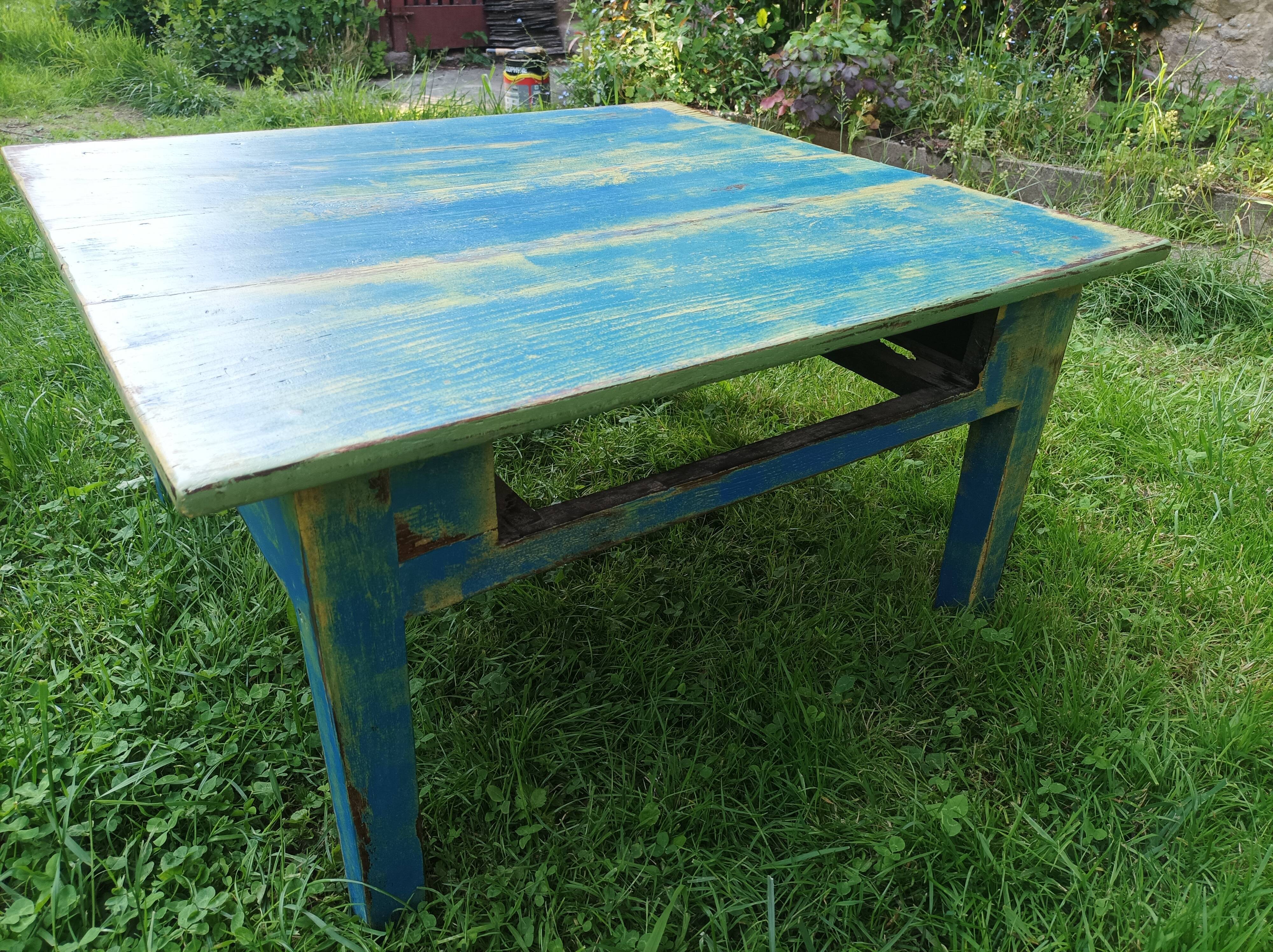 Table basse colorée