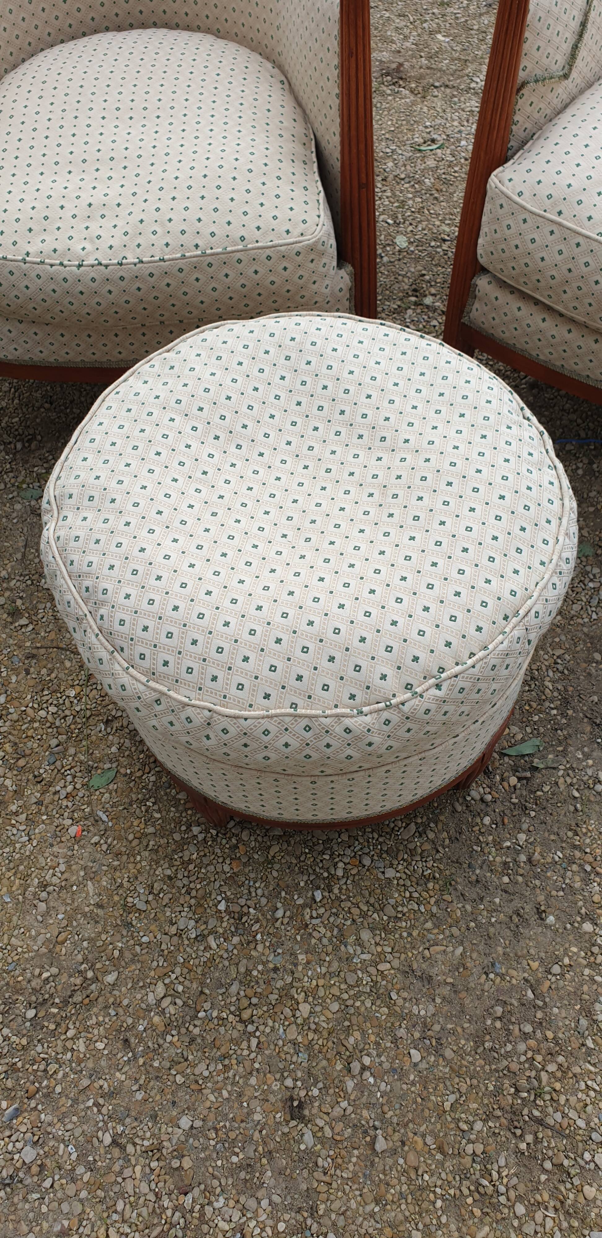 Paire de fauteuils et pouf Louis XVI