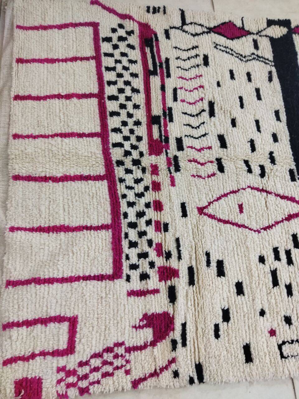 Handmade Moroccan Berber rug 284 x 176 CM