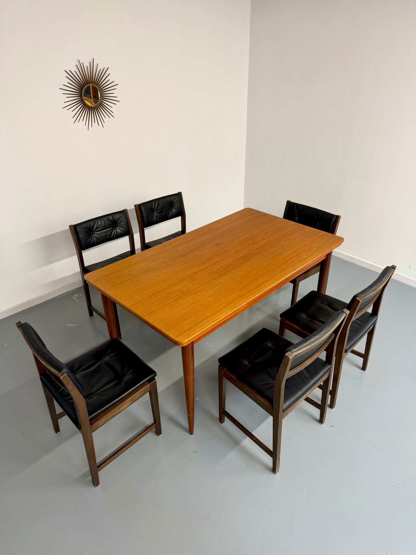Lot of 6 Scandinavian design chairs in wood and black faux leather an70.