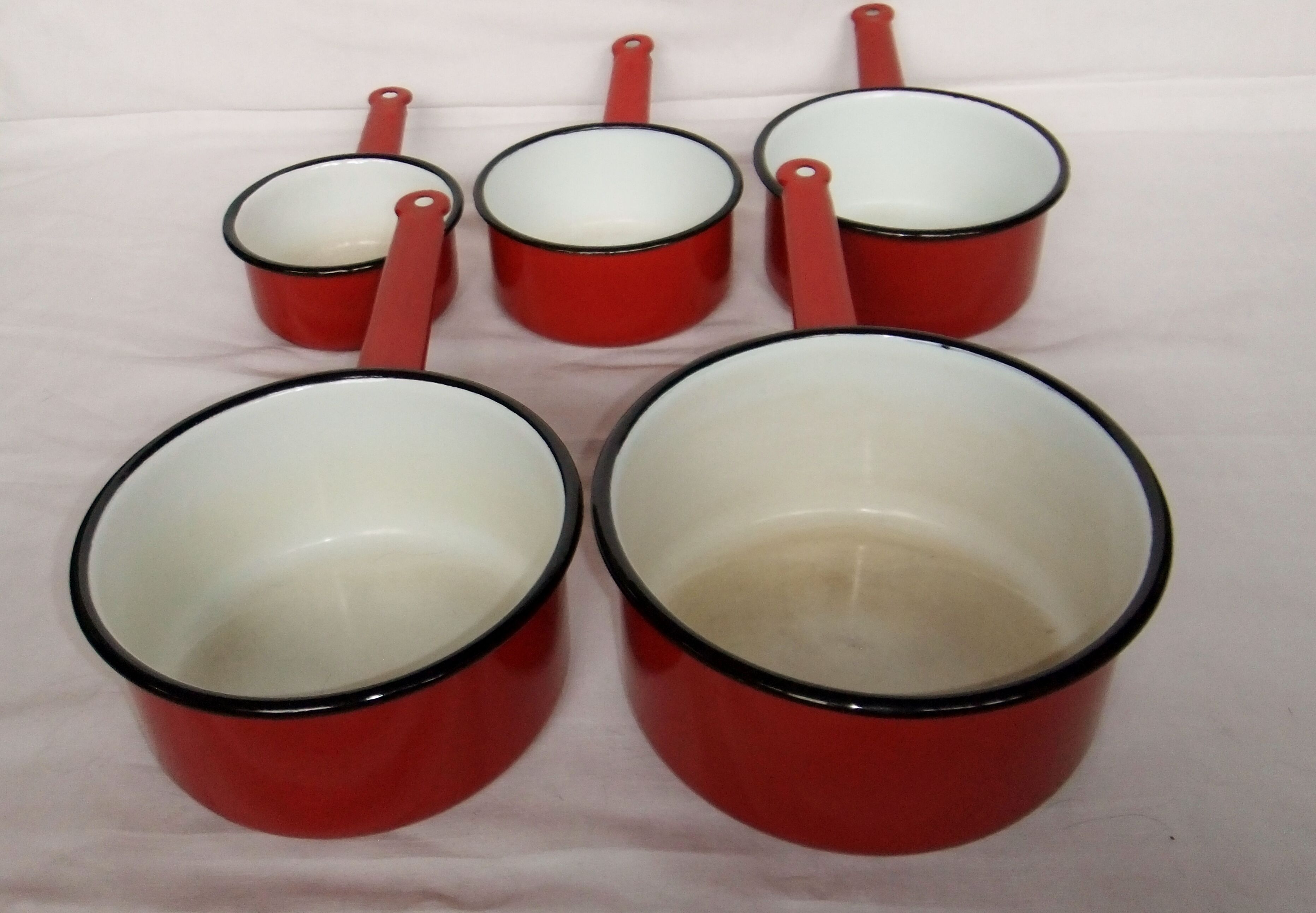 Red enamelled sheet metal pans