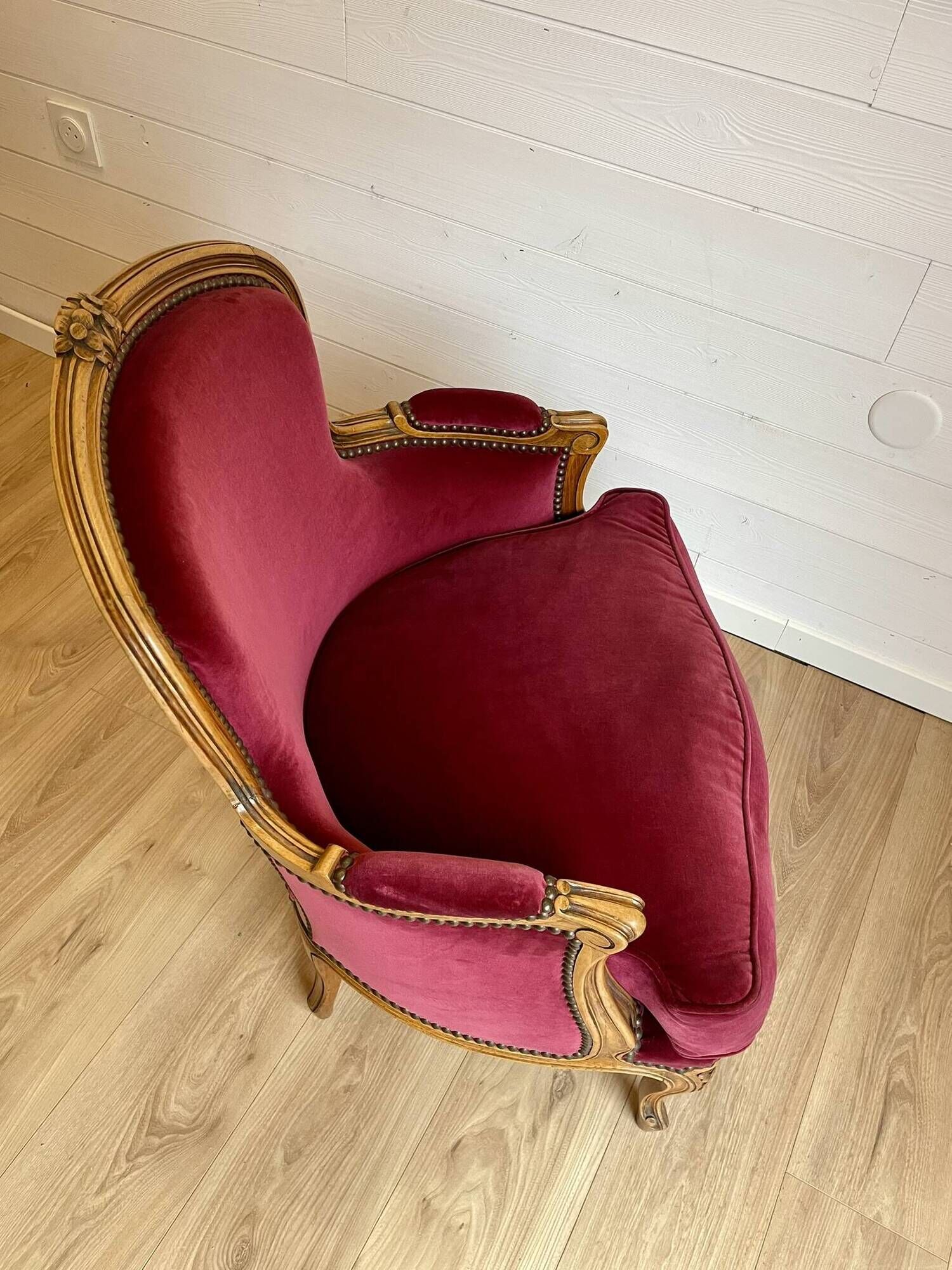Vintage Louis XV style bergère / cabriolet armchair – Carved wood velvet