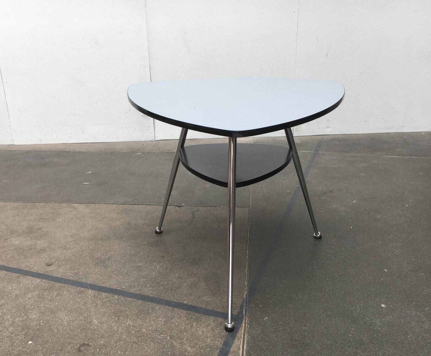 Table basse trépied allemande mi-siècle de Mauser Werke Waldeck