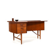 Boomerang Desk by Peter Løvig Nielsen