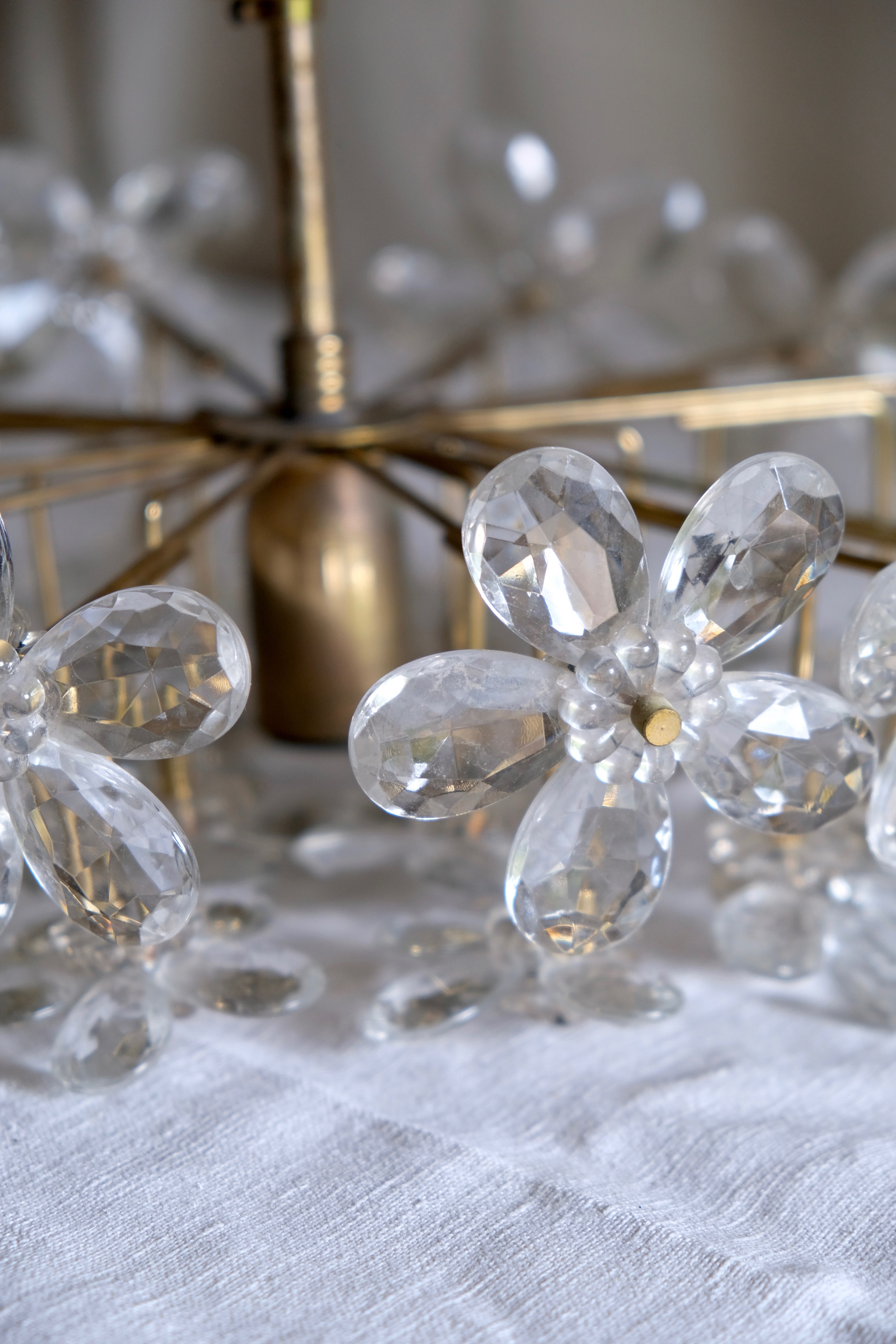 Ceiling flowers in murano glass and brass