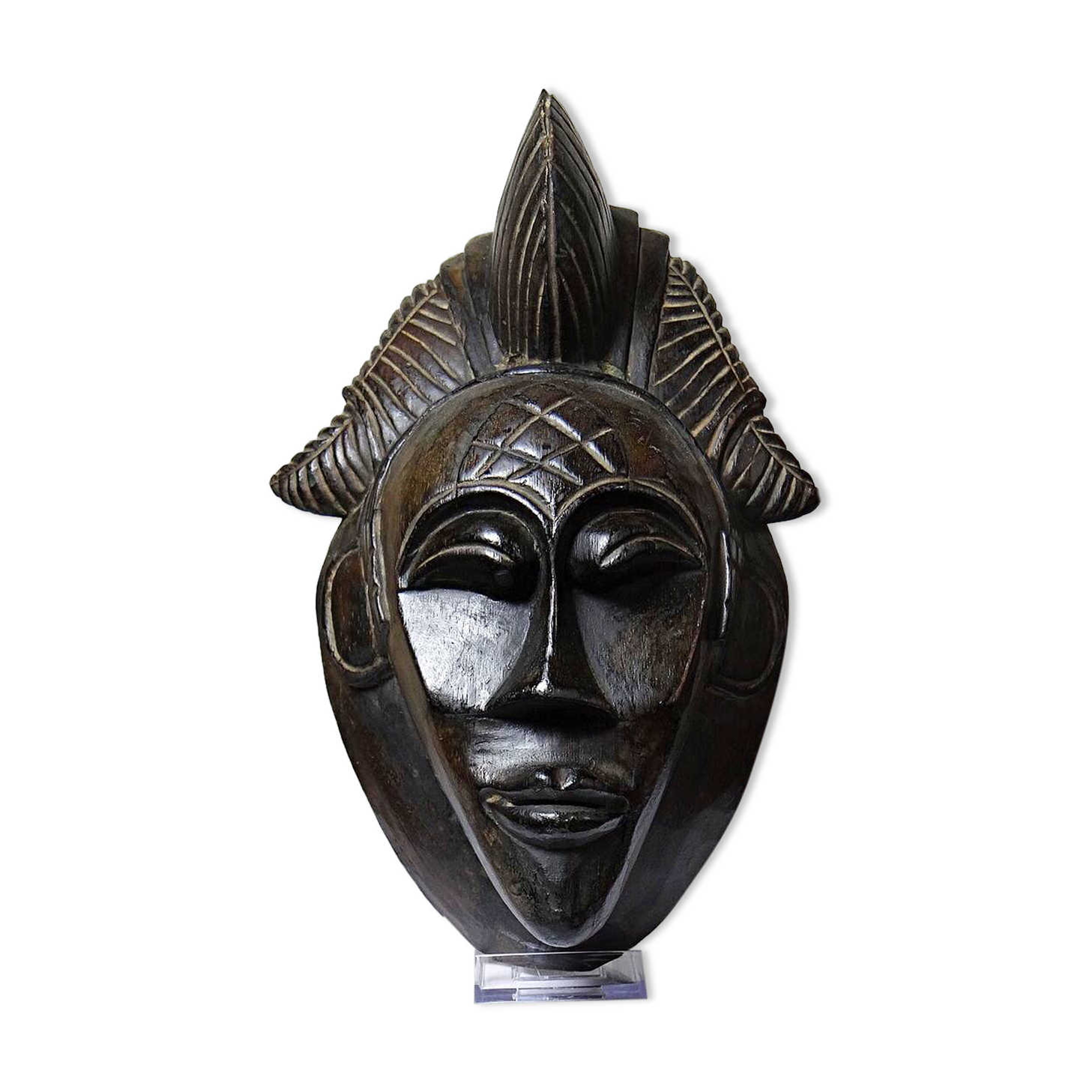 Decorative African wall mask in Punu Tsangui style, carved wood, 20th century.