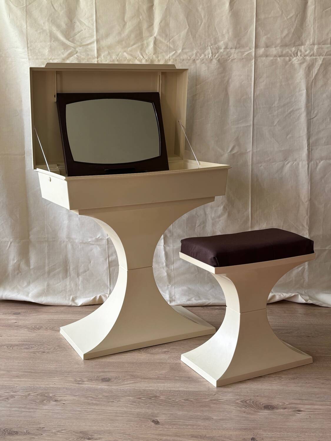 Flair dressing table by Prisunic 1970