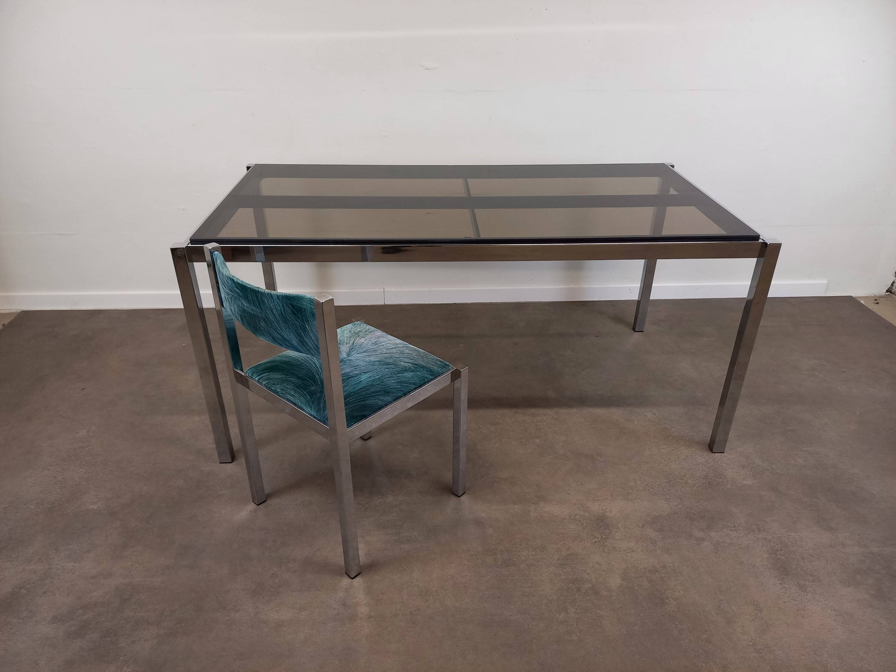 Table à manger verre et métal chromé 168 cm