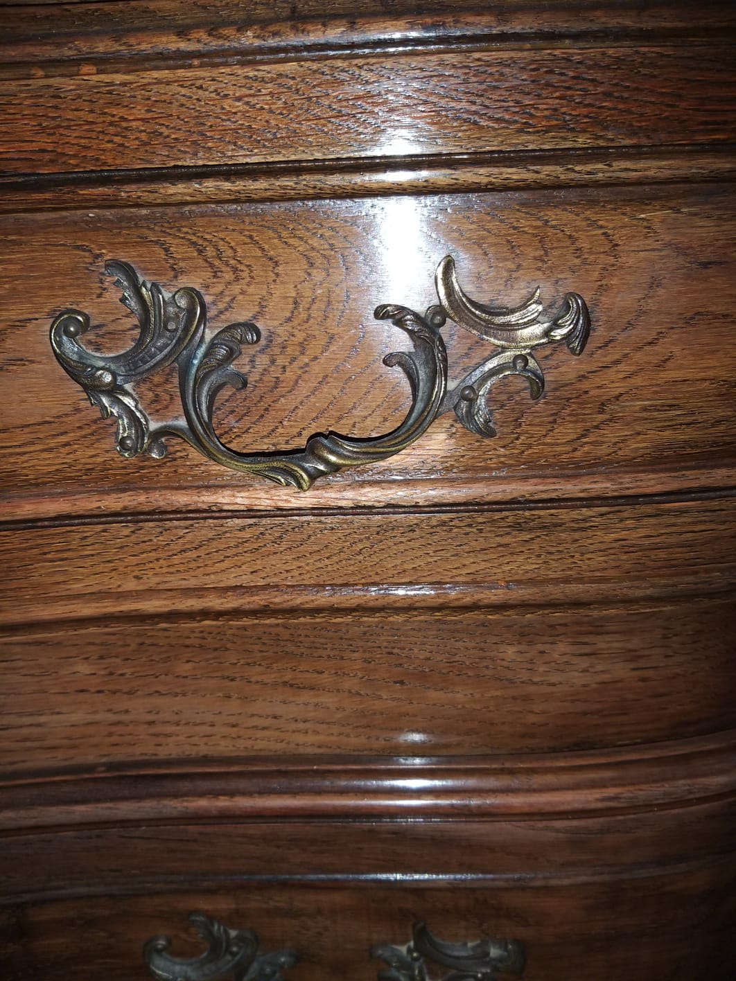 Chest of drawers crossbow