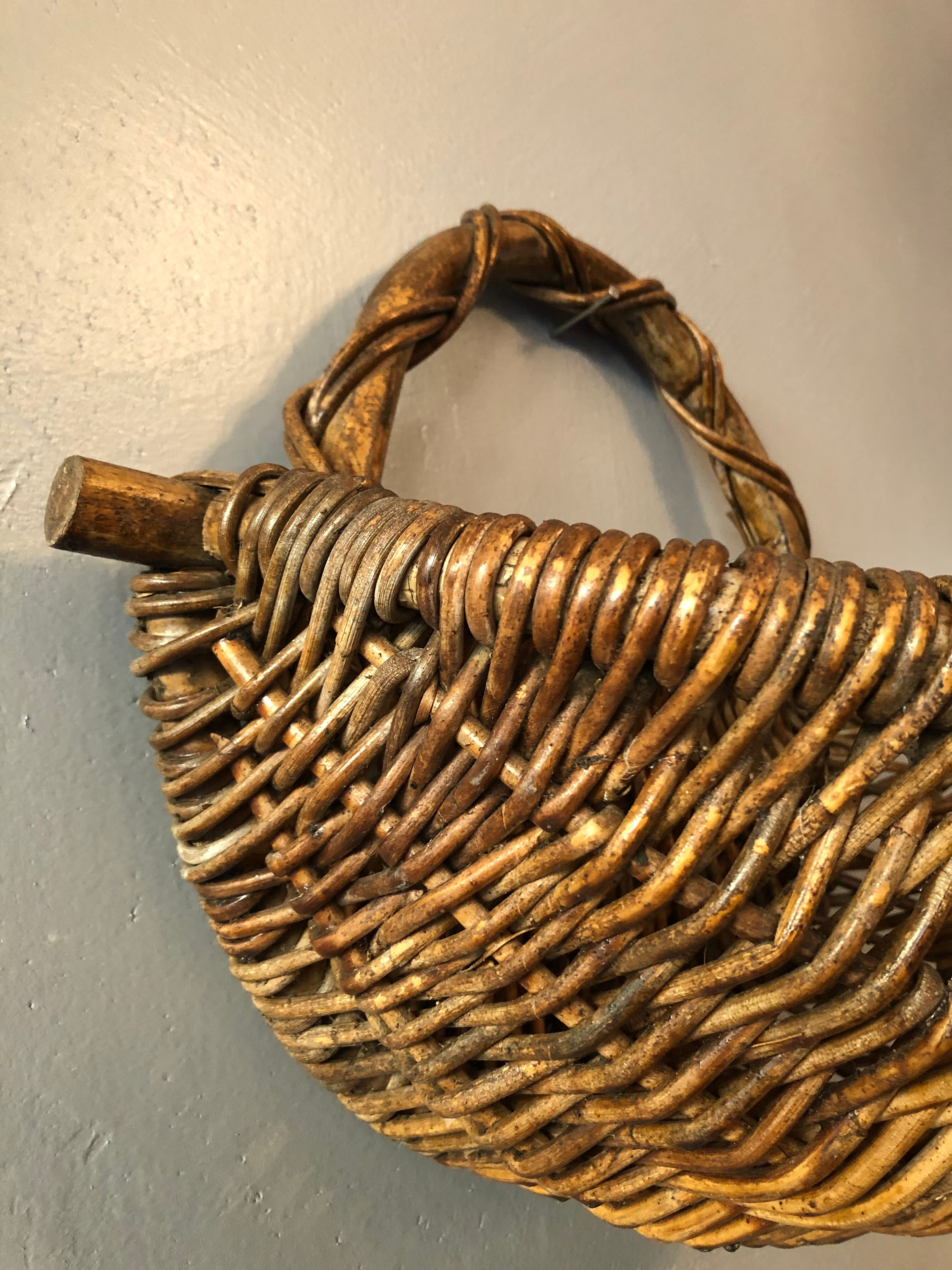 Rattan basket to hang