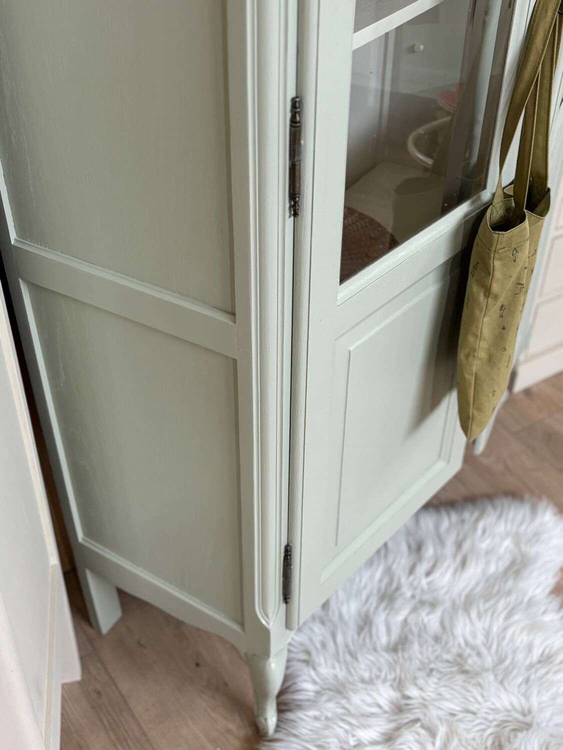 Vintage display case in Caiman green
