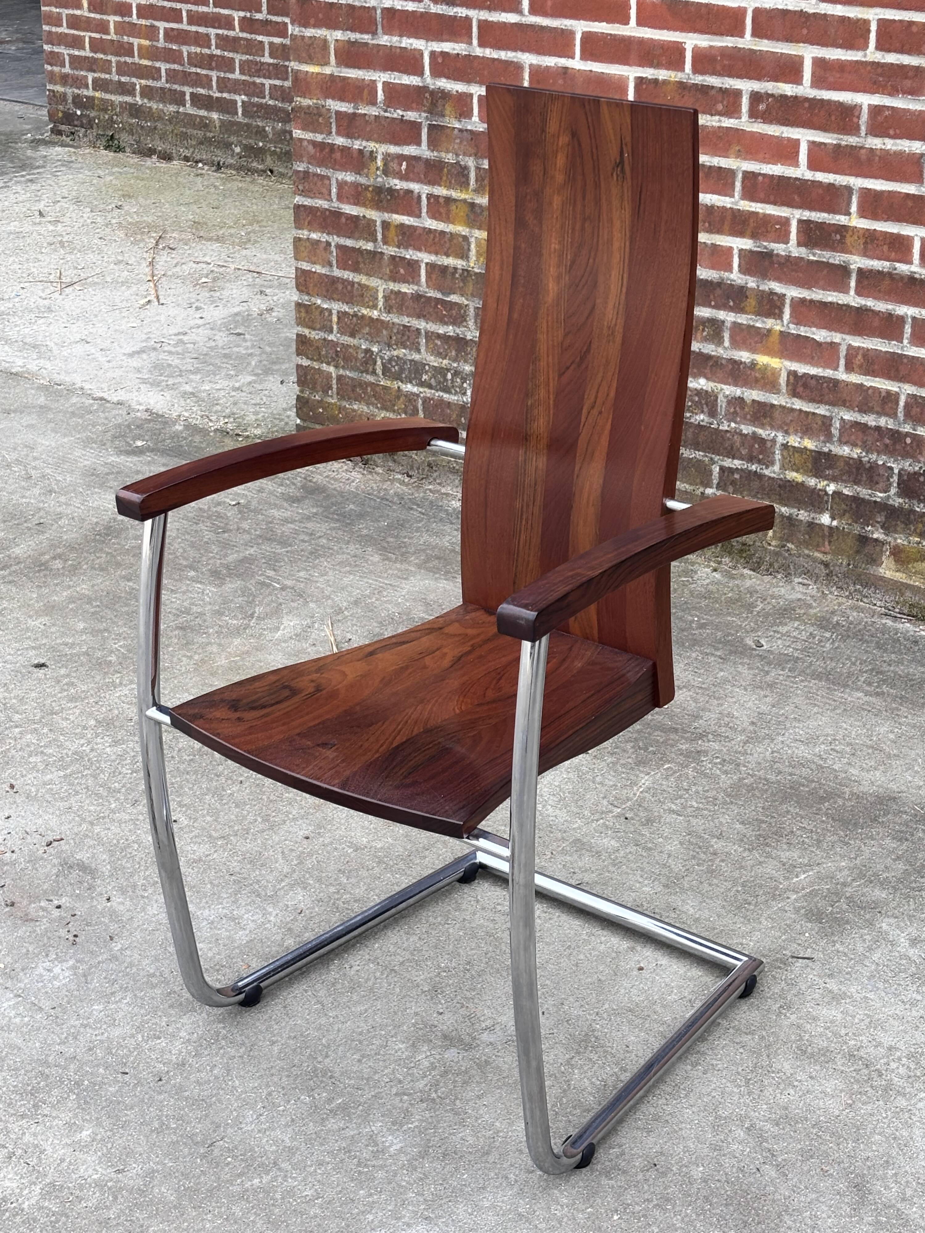 Ensemble vintage de quatre chaises design en hêtre massif chrome