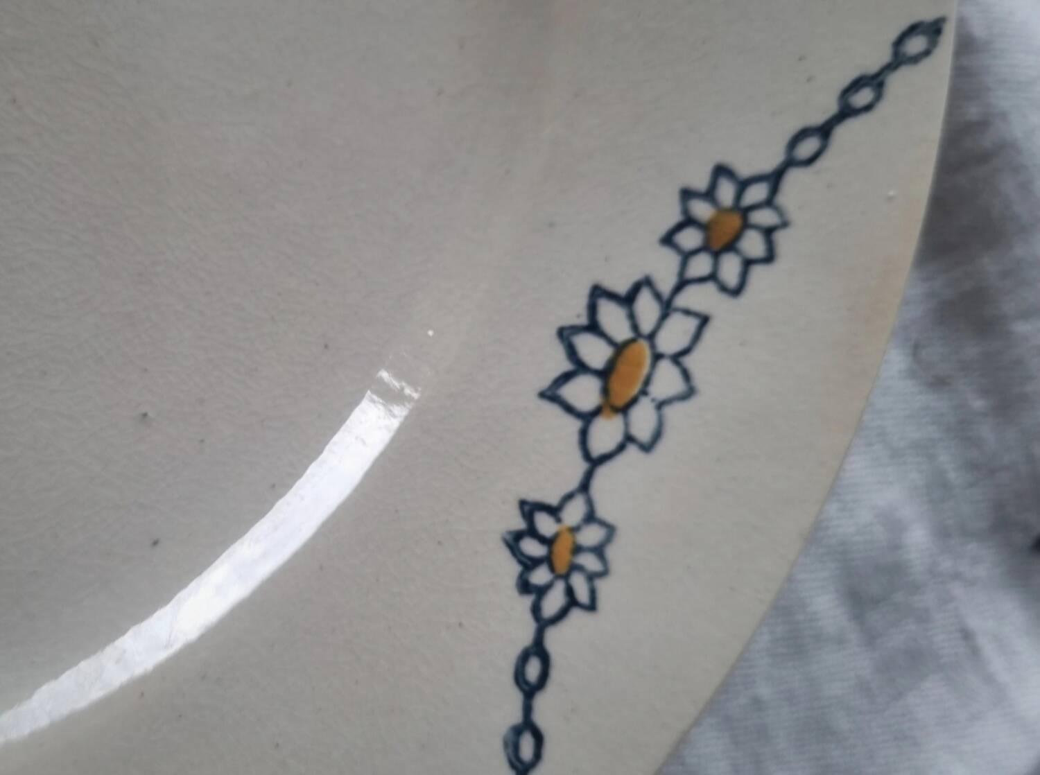 Iron Earth Footed Dish – Somain Earthenware Factory