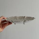 Lightweight metal cup on legs