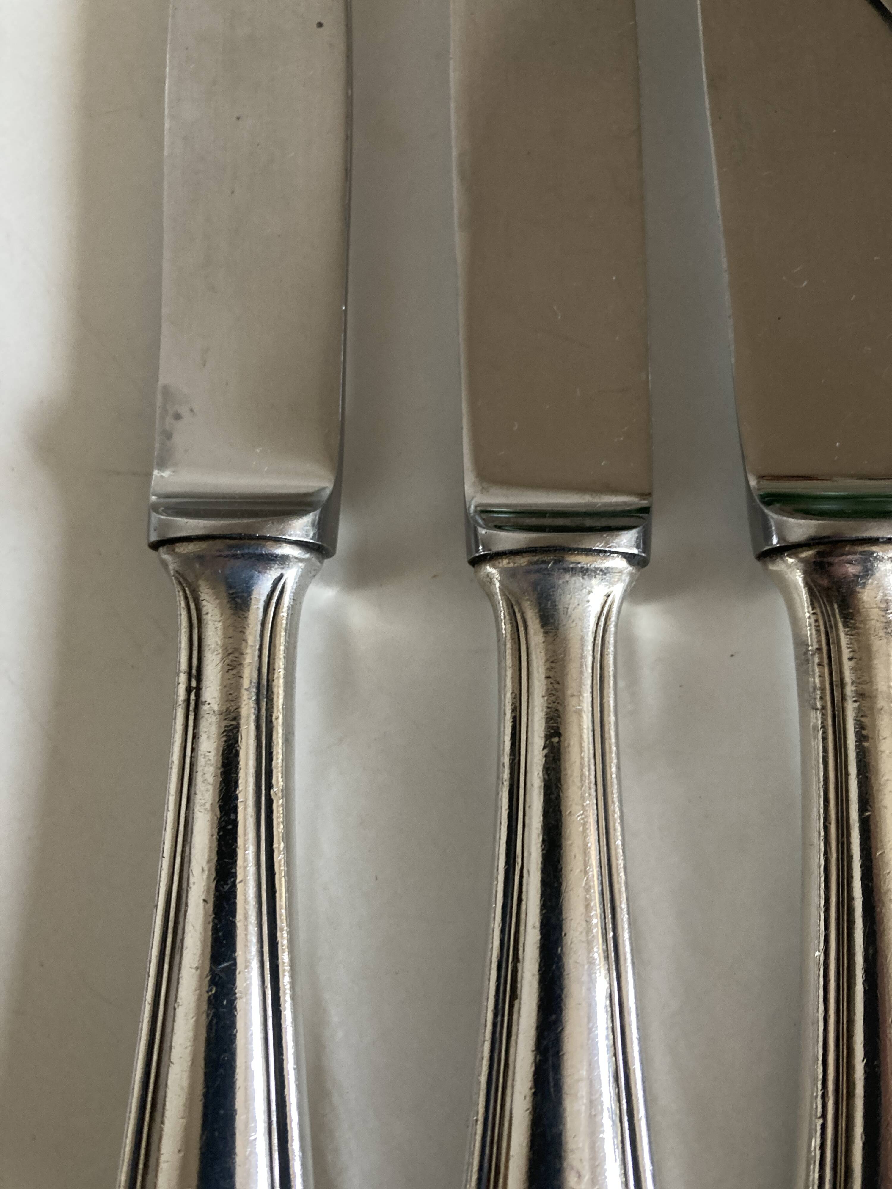 Set of 5 brasserie knives in silver display 1950