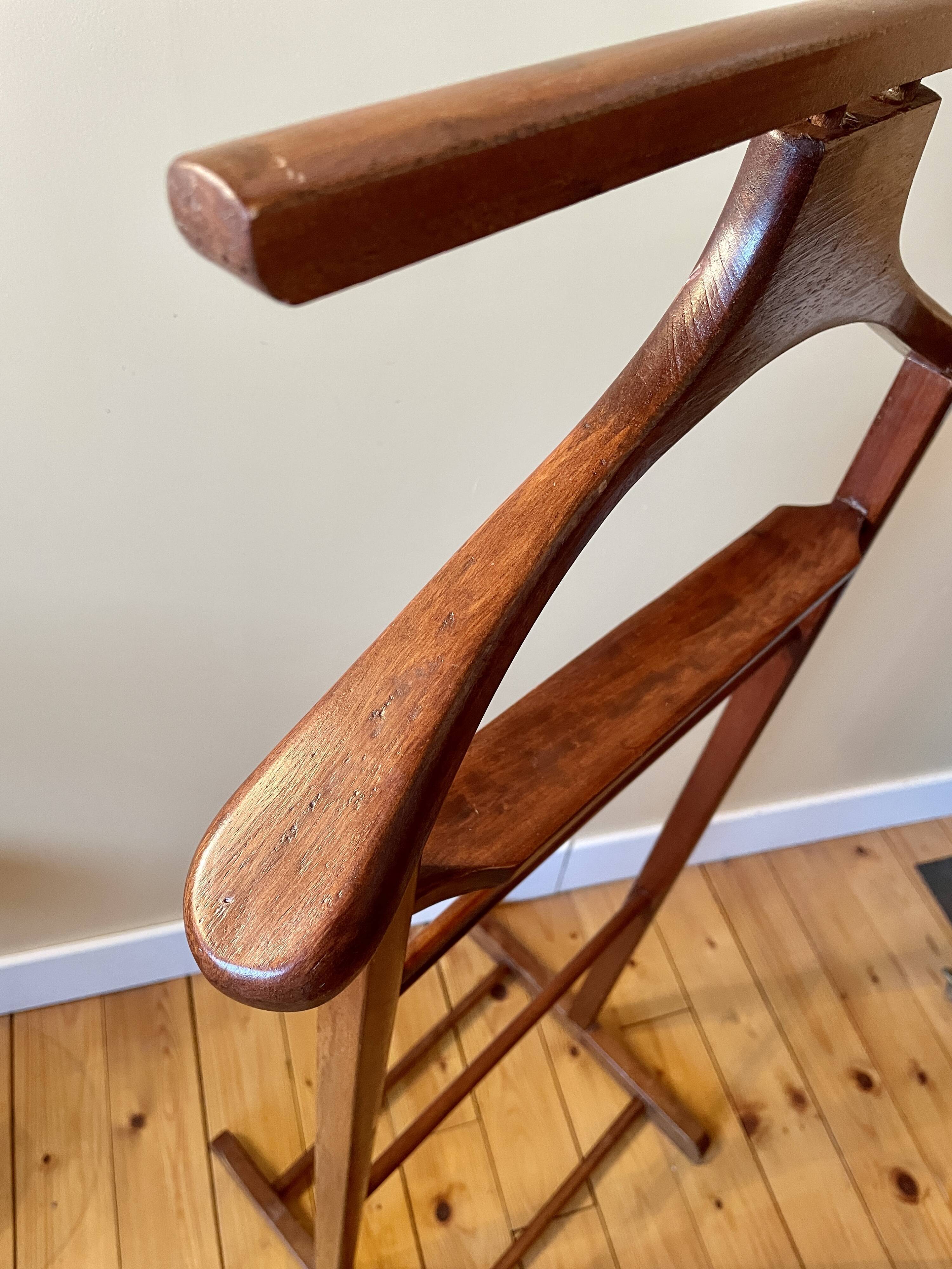 Wooden valet