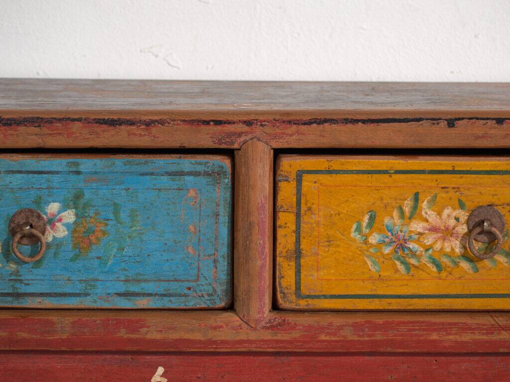 Meuble bas ancien en bois d’orme – Chine, vers 1900