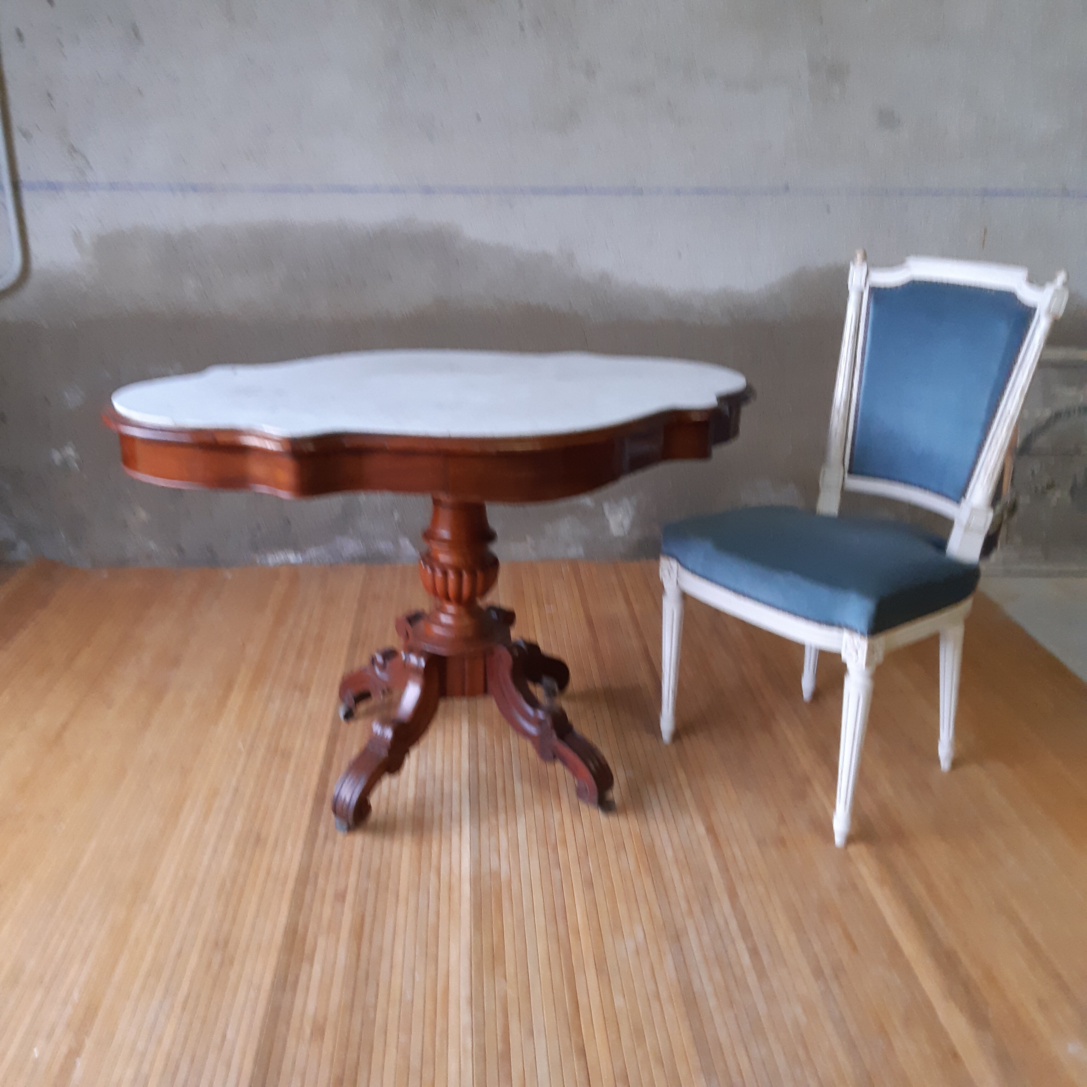 Mahogany pedestal table