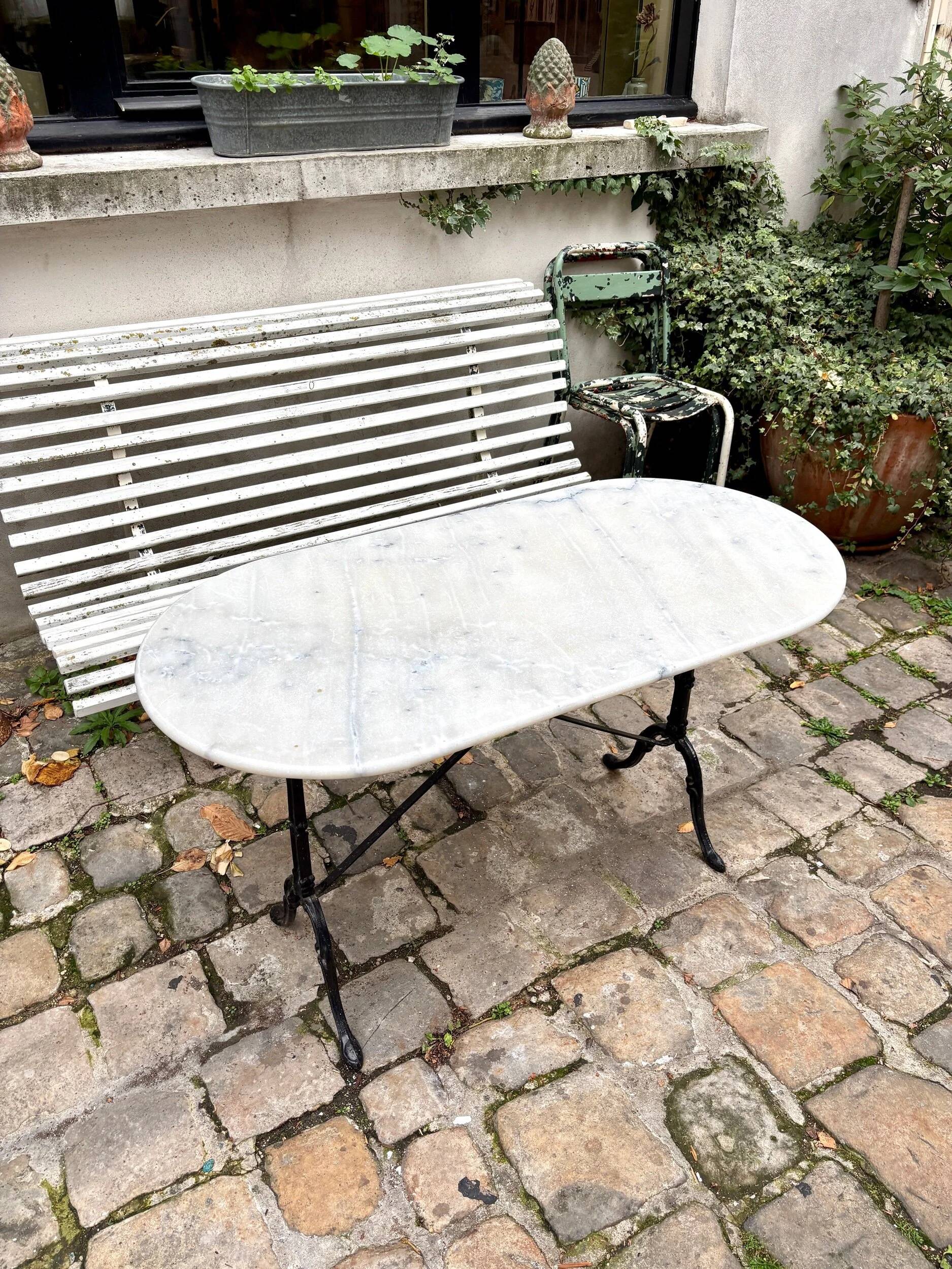 Oblong bistro table in grey marble and black cast iron