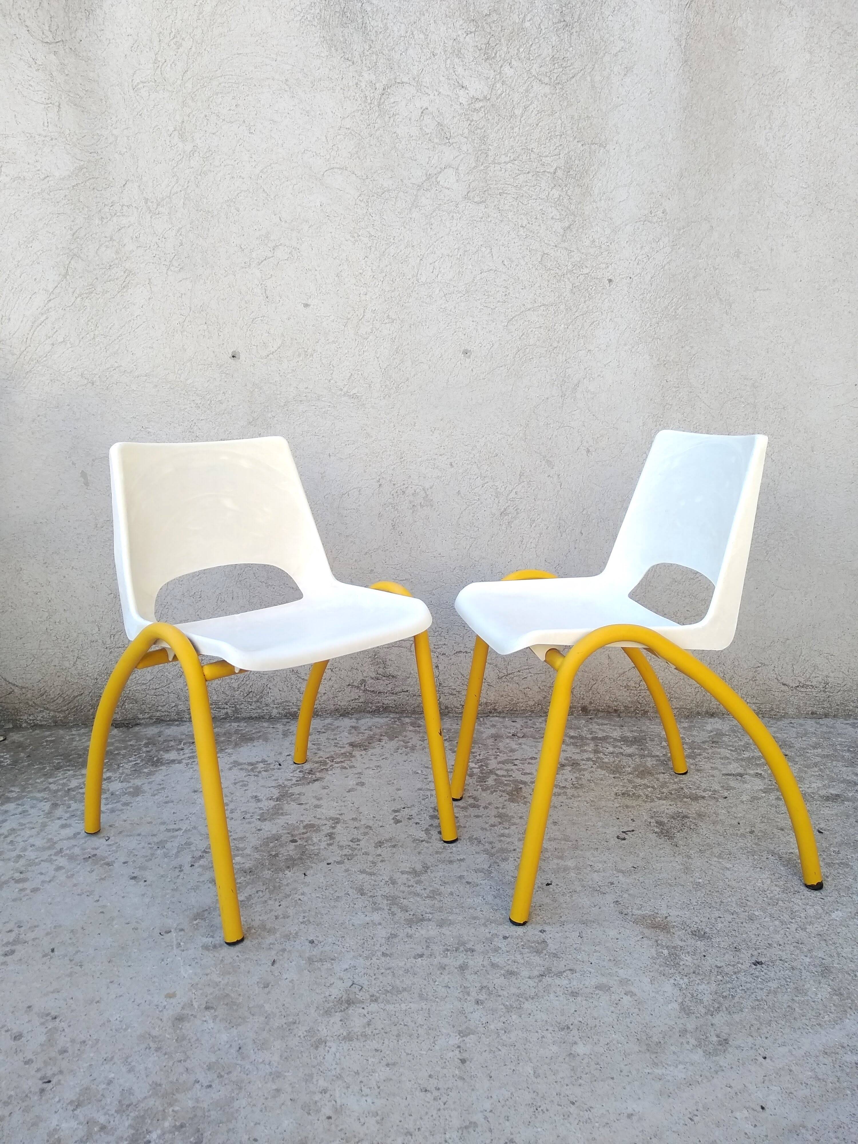 Chaise d'école vintage