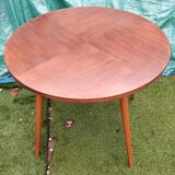 Round table resting on 4 unscrewable legs