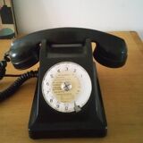 Black retro bakelite telephone 40