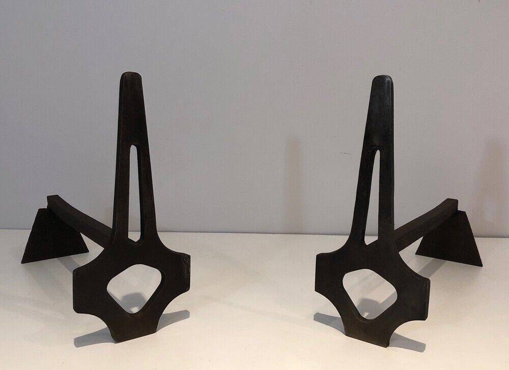 Paire de chenets modernistes en acier et fer forgé