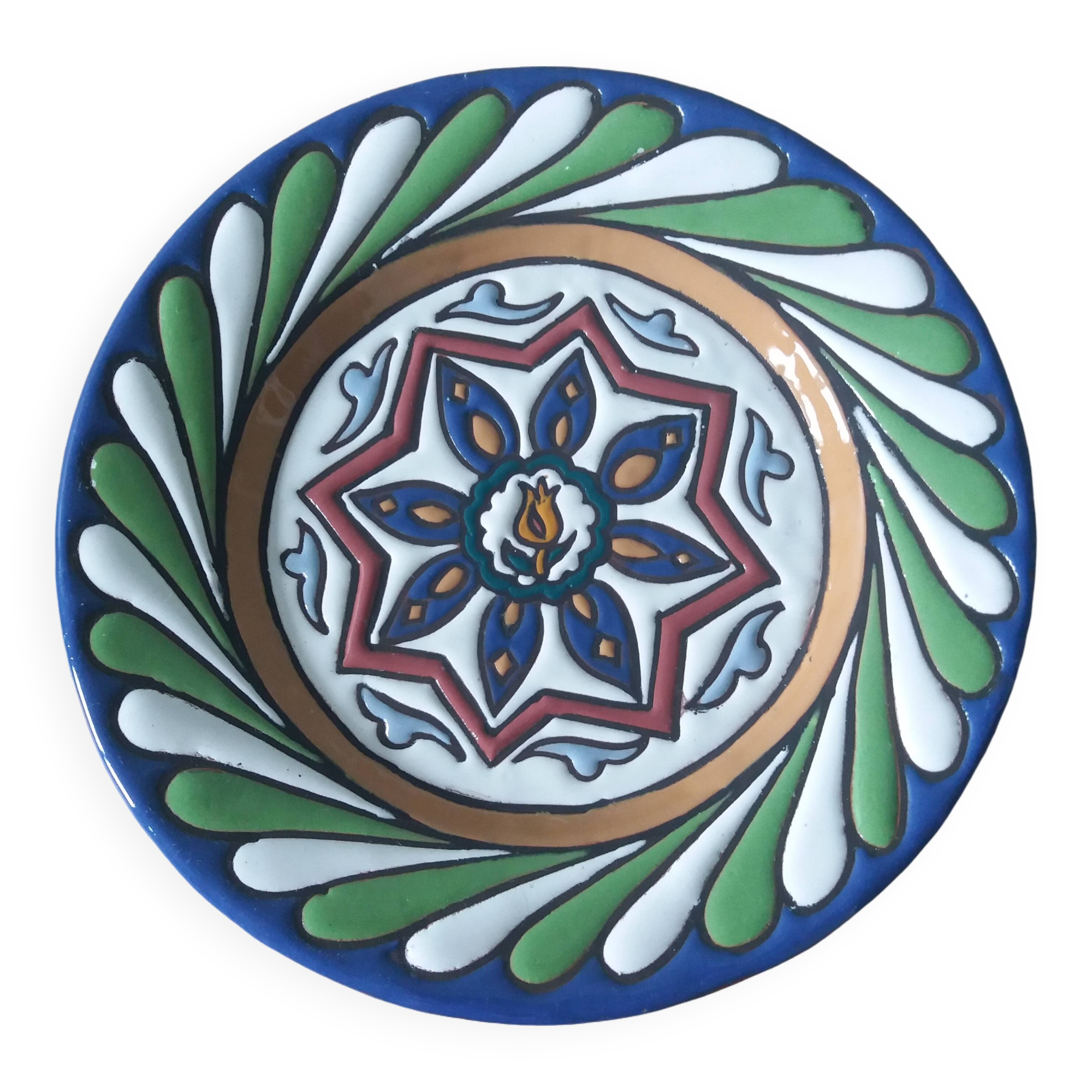Decorative wall plate signed A. Alvarez