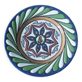 Decorative wall plate signed A. Alvarez