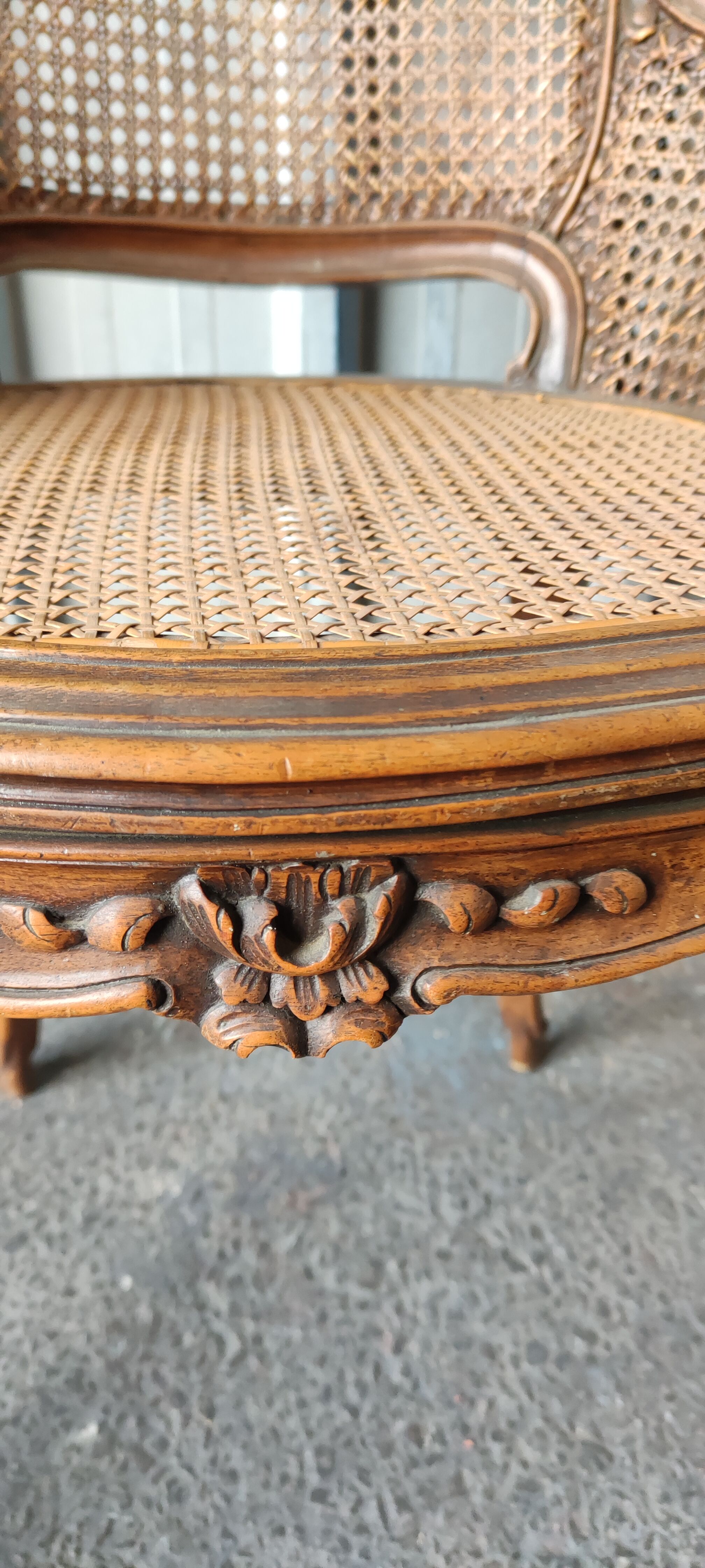 Shepherdess canned in walnut louis xv style