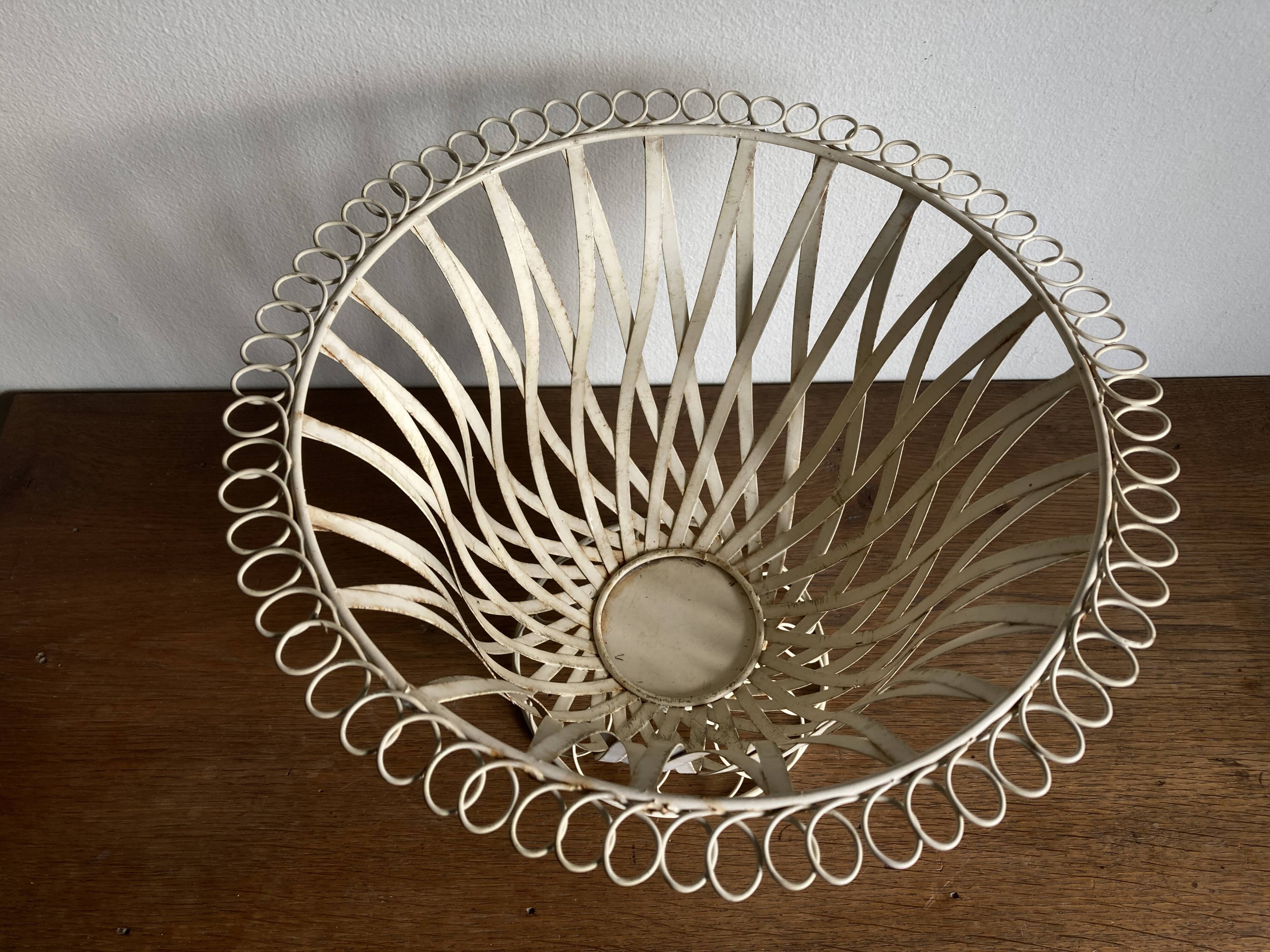 XXL Neoclassical Medici in Ivory Sheet Metal