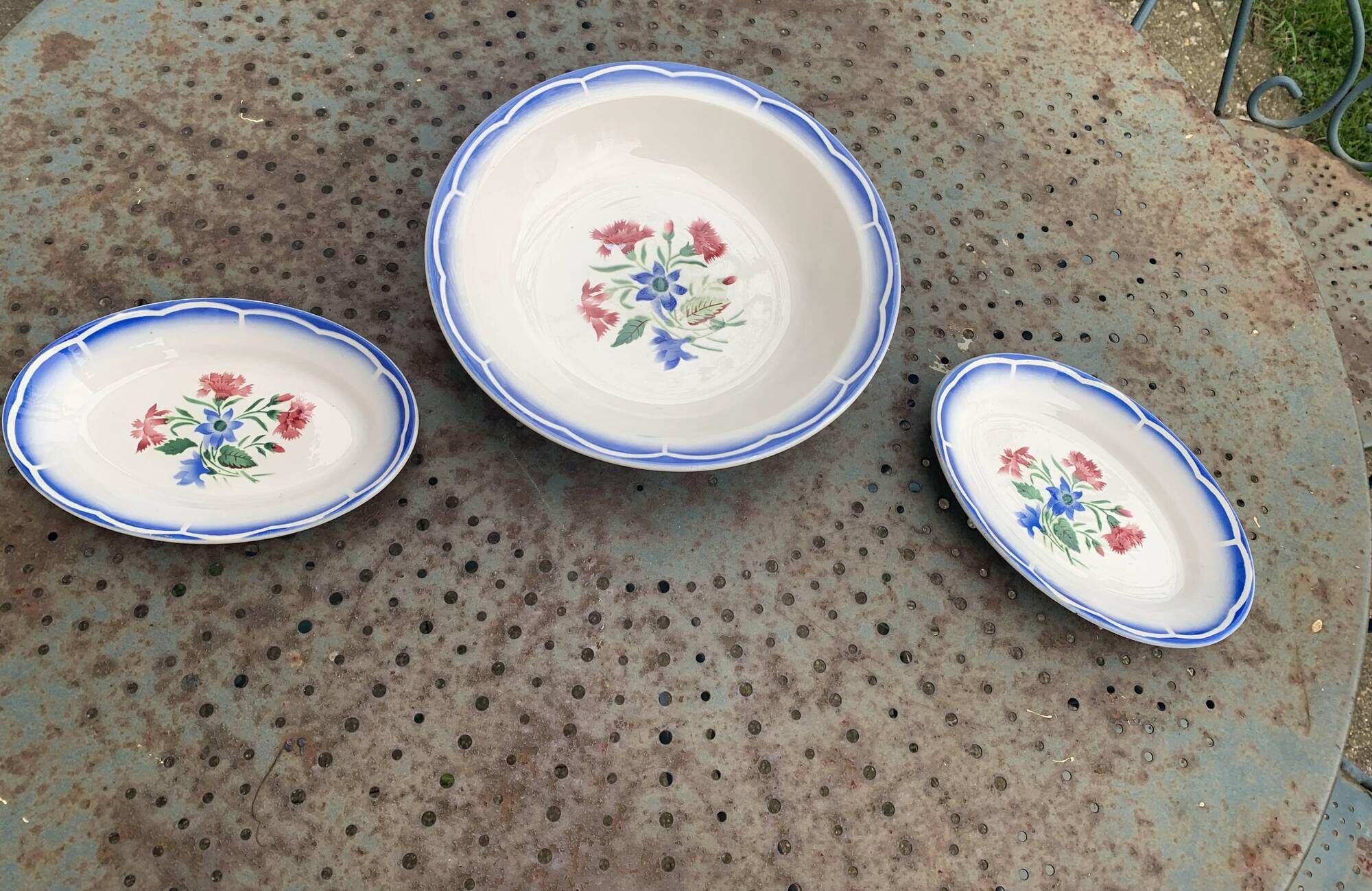 Lot composed of a deep dish and two small serving dishes, Elorn, digoin and sarreguemines model