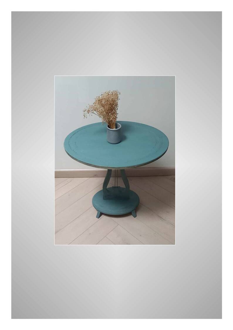 Oval pedestal table