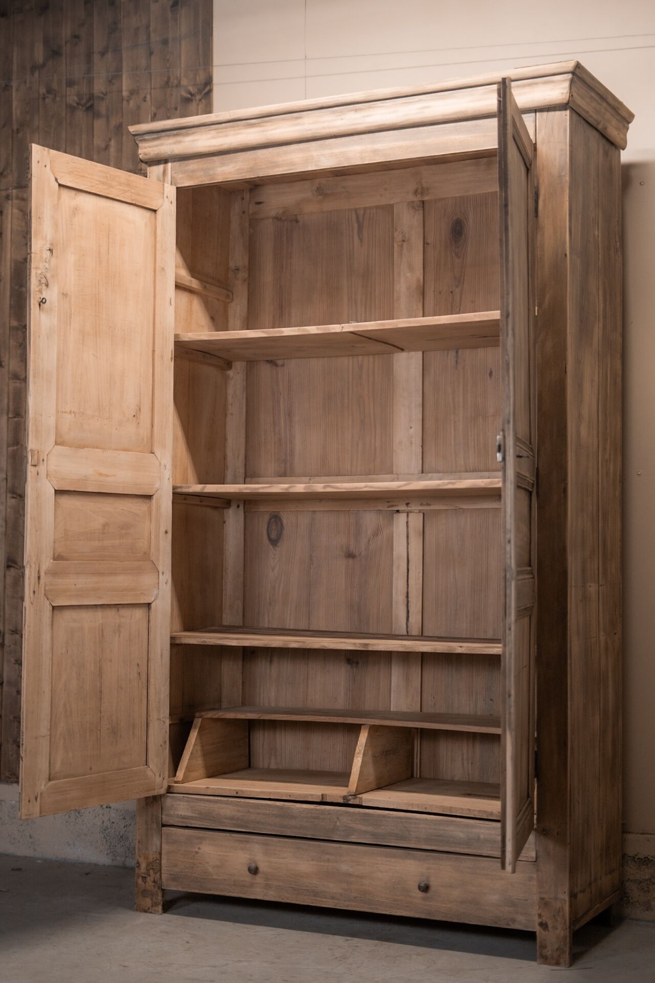 Armoire en peuplier