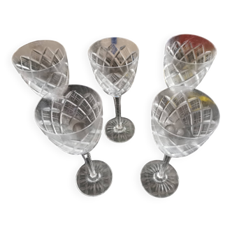 Footed glasses. Crystal glass. 5 glasses.