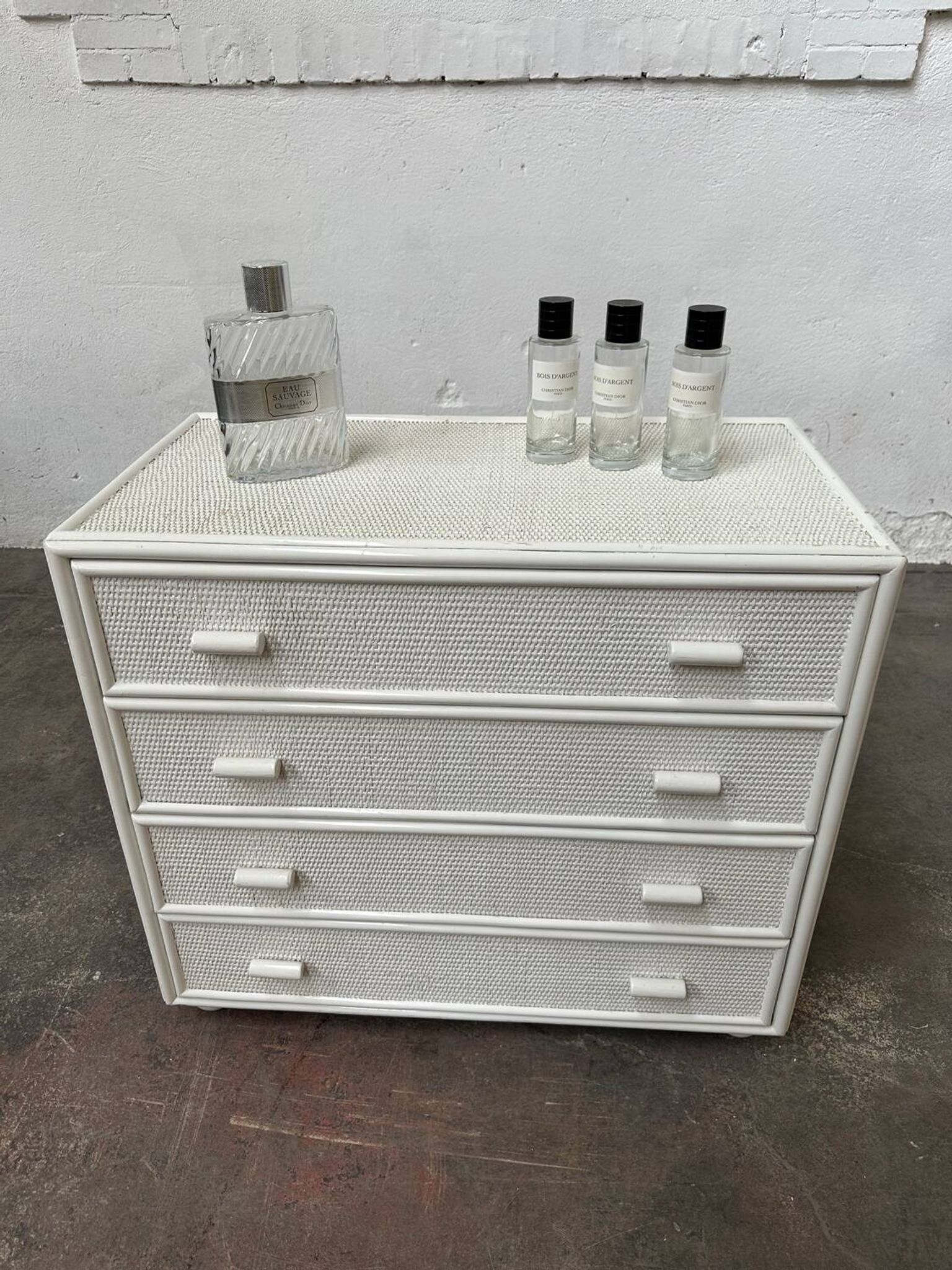 Commode en rotin blanc
