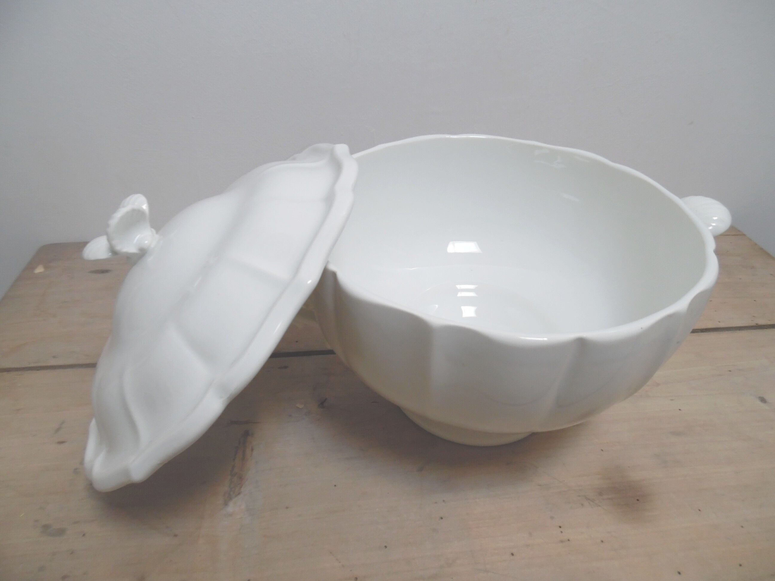 Soup tureen white faience of gien