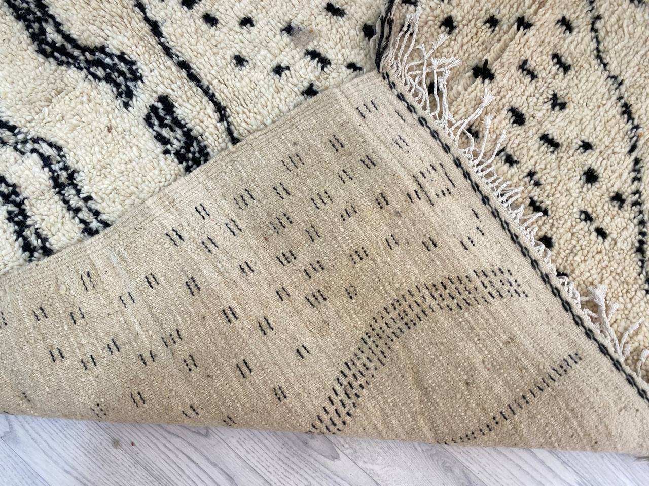 Handmade moroccan berber carpet 260 x 144 cm