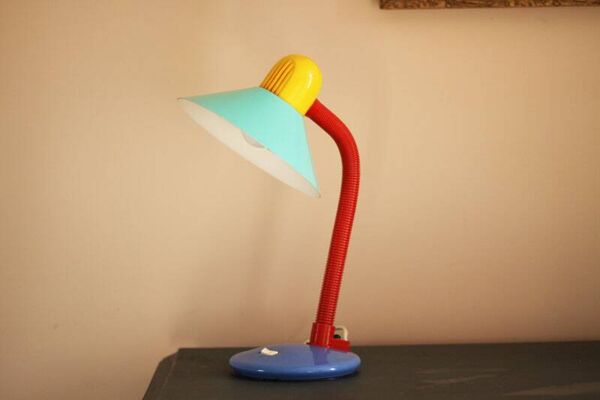 Lampe Aluminor vintage et colorée  années 80