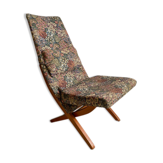 Upholstered recliner chair