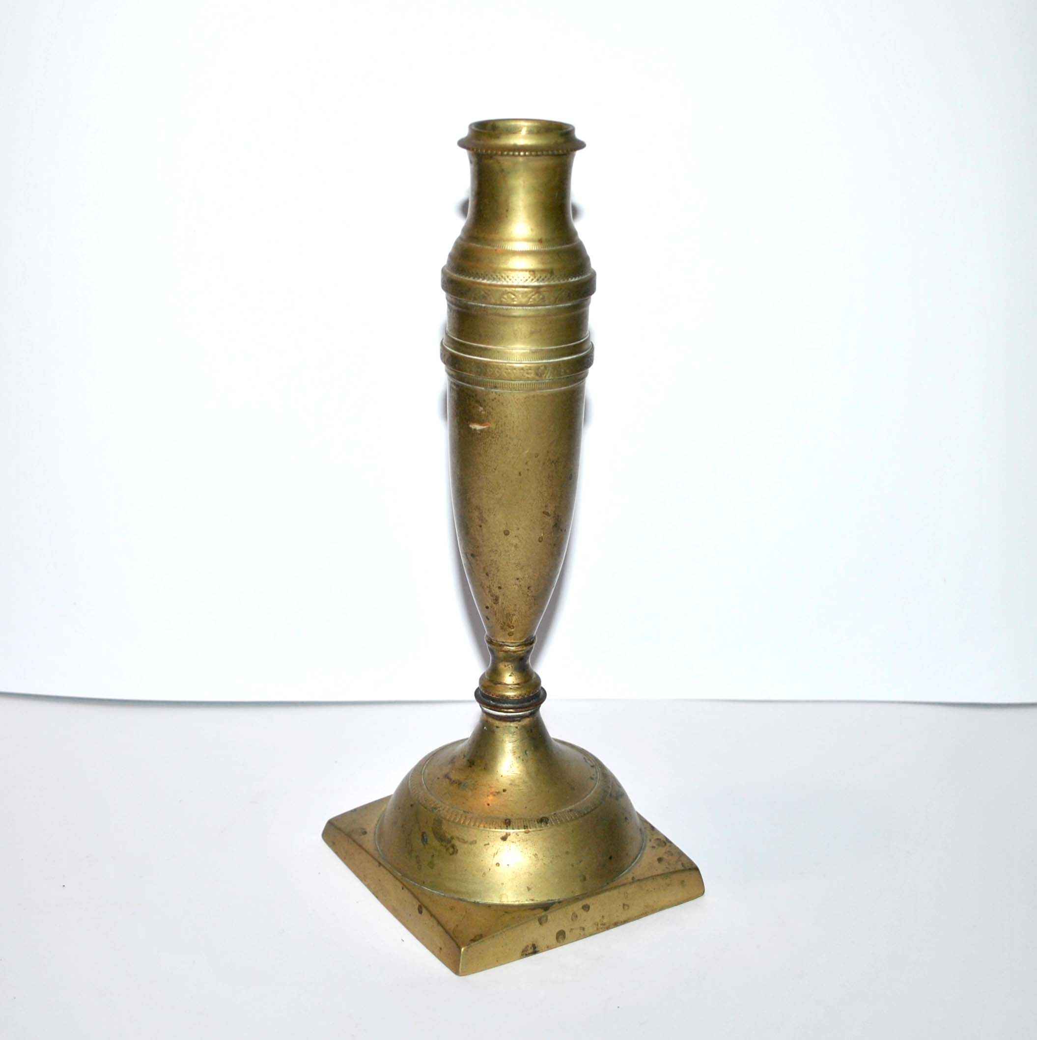 Old candlestick candlestick in engraved brass - shell shape 23 cm Ht