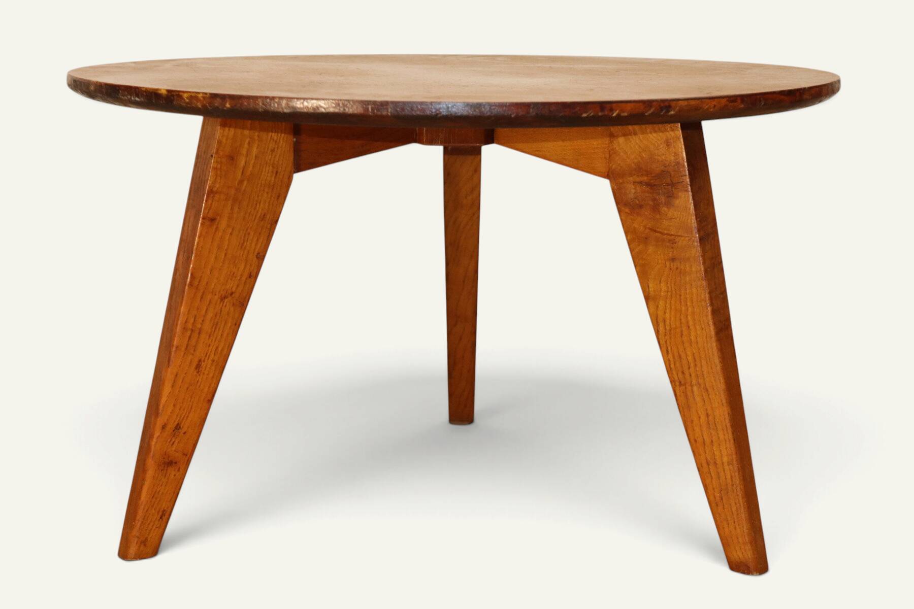 Tripod coffee table in oak, 1950s.
