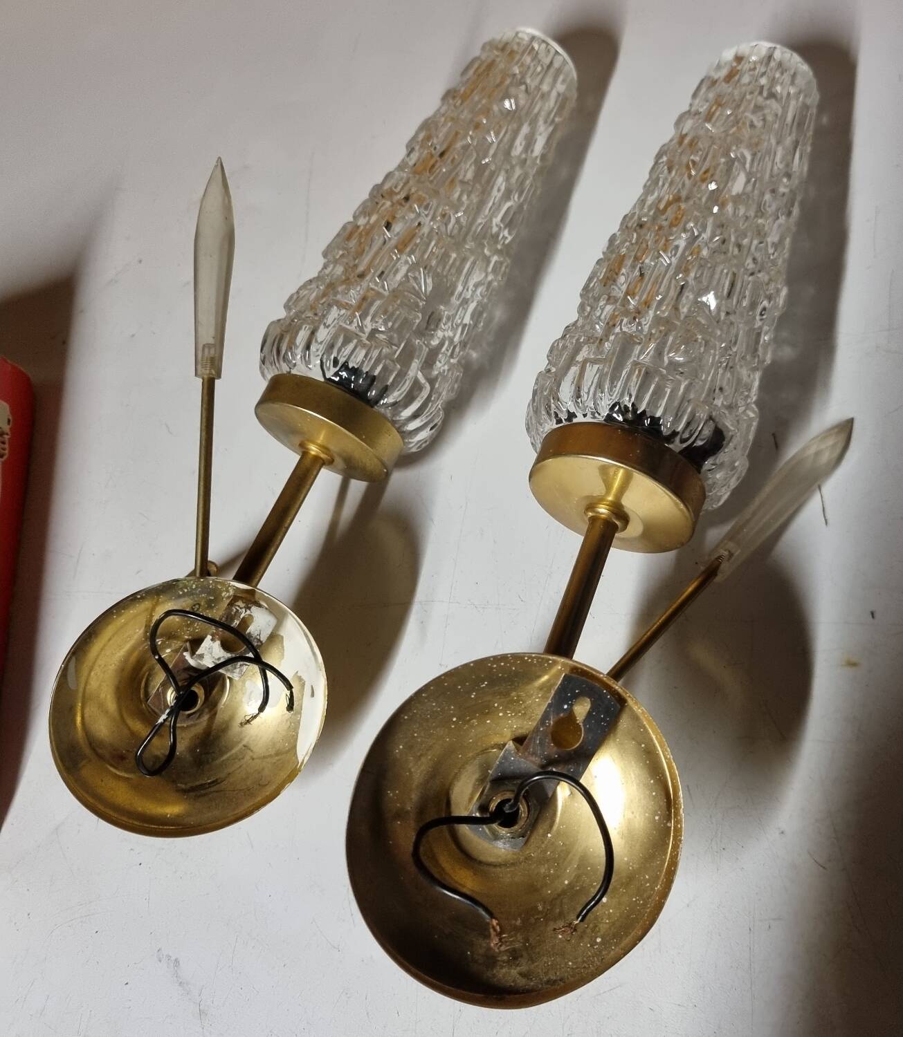 Pair of antique wall lights in gilded metal and glass