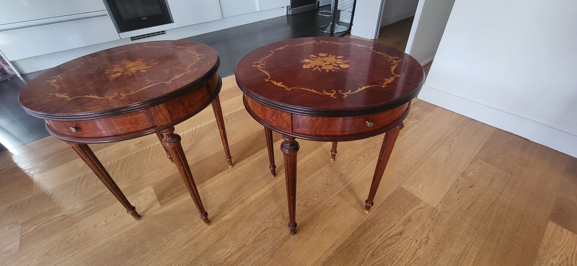 2 petites tables marquerie acajou