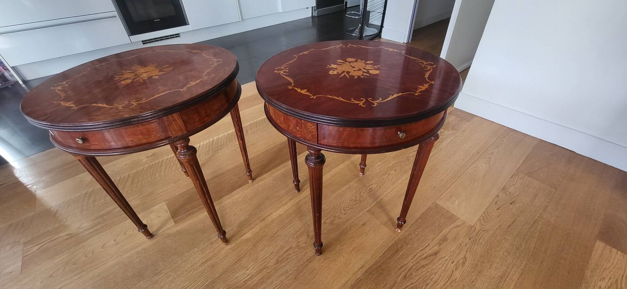 2 petites tables marquerie acajou
