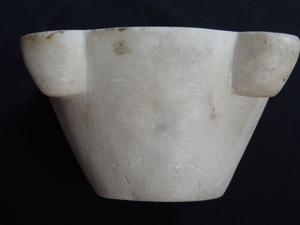 Carrara marble mortar of nineteenth century 26 x 13 cm