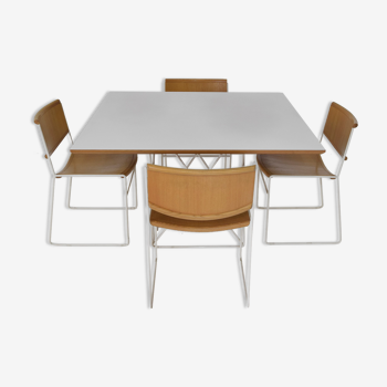 Ensemble de salle à manger moderniste minimaliste 4 chaises en fil de fer avec bois d’érable et table à manger assortie, années 1980