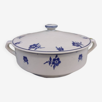 Saint-Uze style blue and white vegetable dish