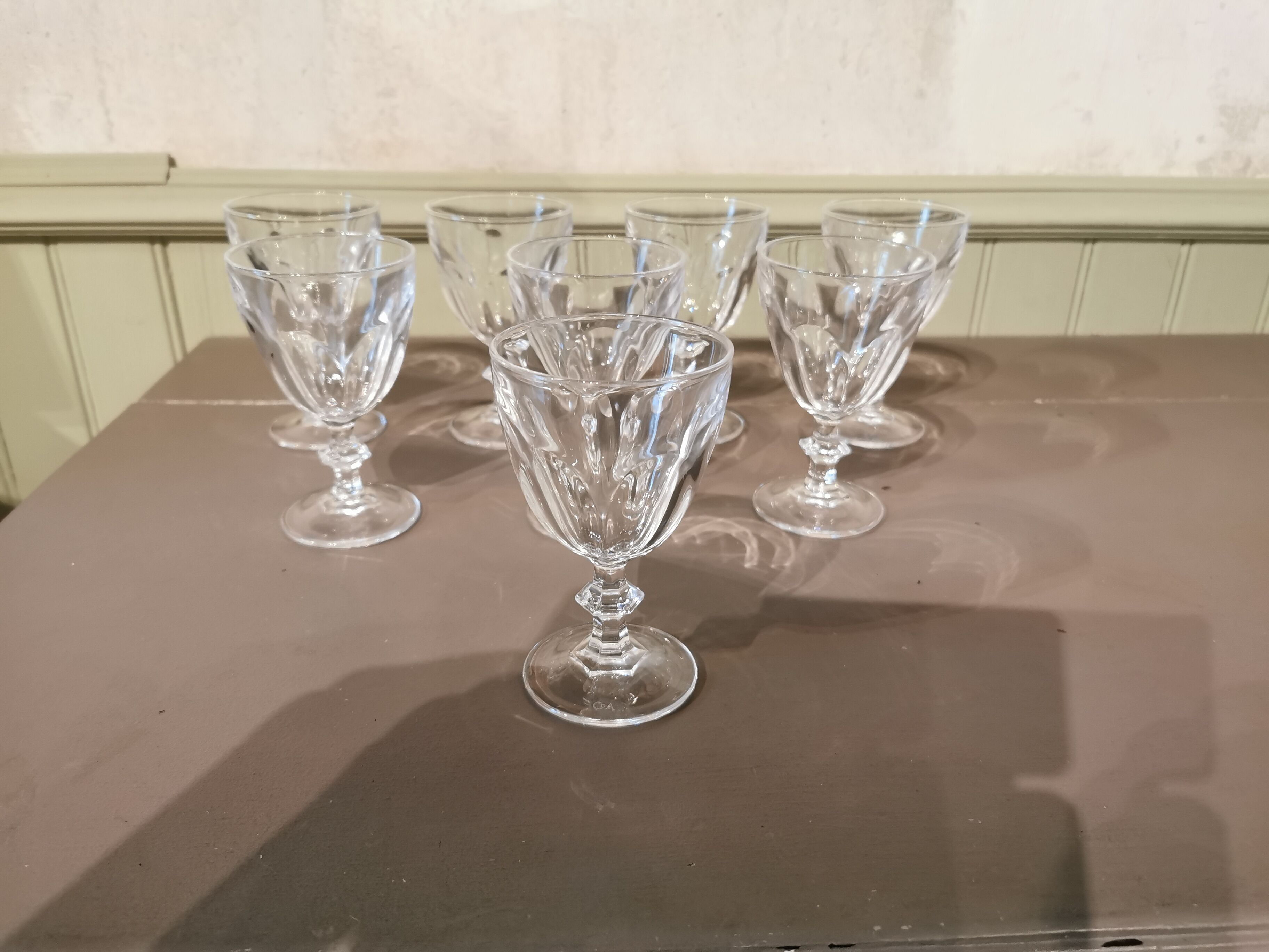 Suite de 8 verres à vin en cristal